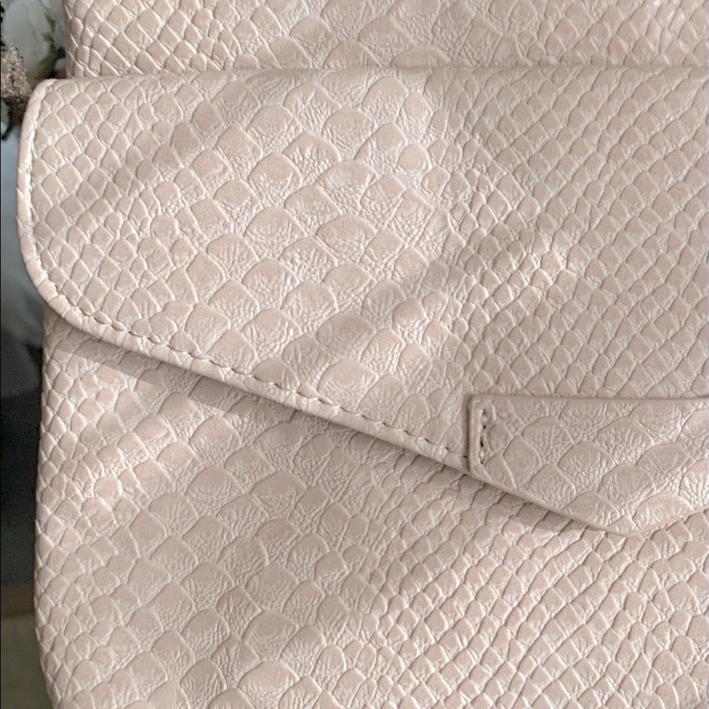 Wristlet clutch